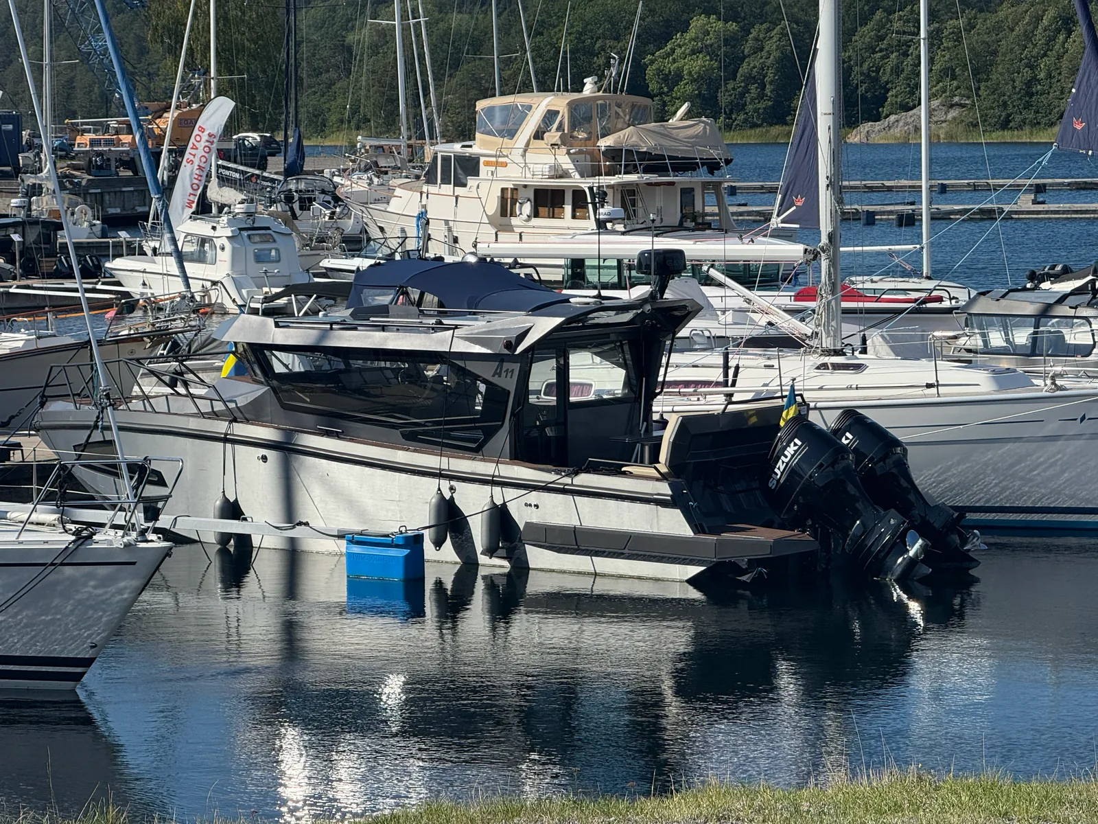 Motorboote im Hafen von Gustavsberg auf Värmdö